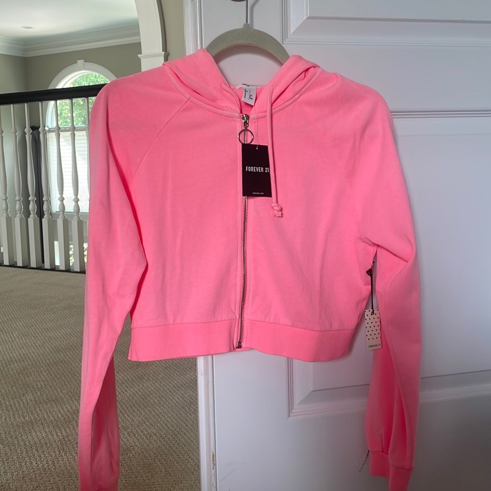 Women’s brand new pink cropped sweatshirt